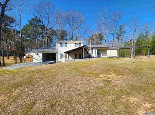 39 McNabb Ln, Ohatchee, AL 36271
