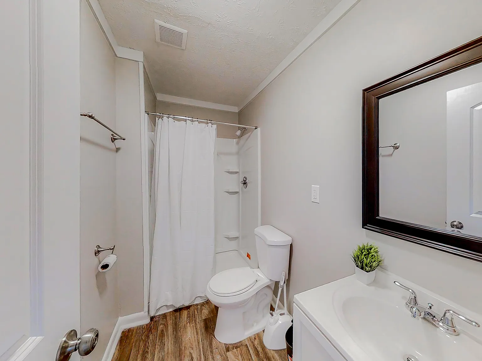 4 bed, 2.0 bath, 1851 sqft, $628 — Photo 4