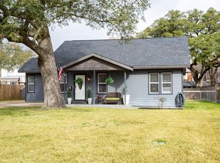 711 4th St, Sealy, TX 77474
