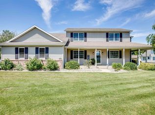 57167 Pine View Dr, South Bend, IN 46619