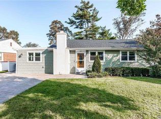 44 Birch Ln, Valley Stream, NY 11581