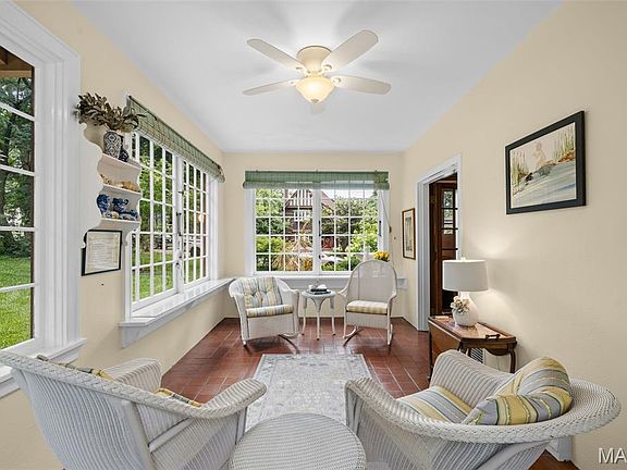4th image of 445 Algonquin Pl