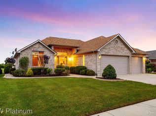 55237 Fallbrooke Dr, Macomb, MI 48042