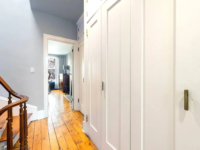 372 1/2 Pacific St — Photo 15