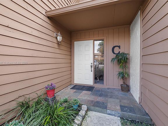 5th image of 6096 Buckeye Ct APT C