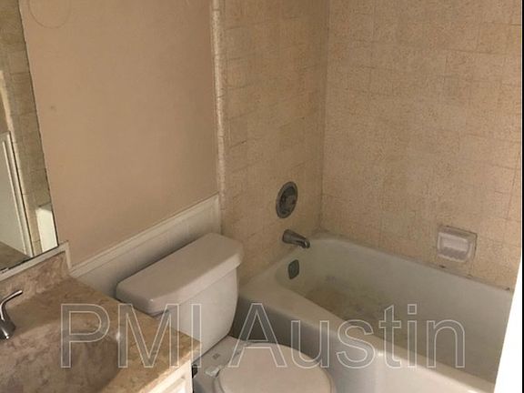 5th image of 908 N Lbj Dr APT 6