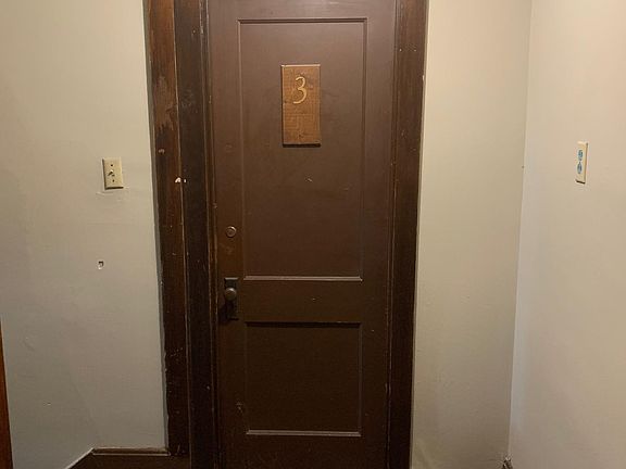 Main apartment entrance door from main hall.