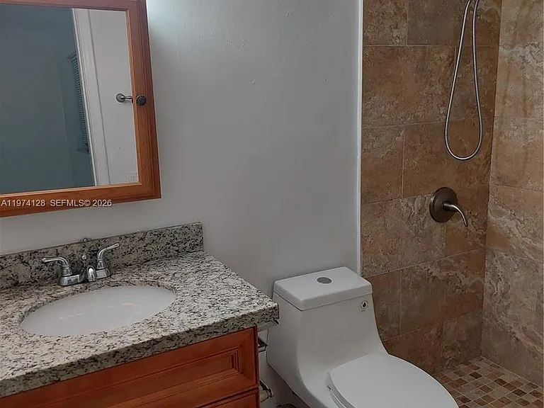 714 NE 10th St #103 — Photo 10
