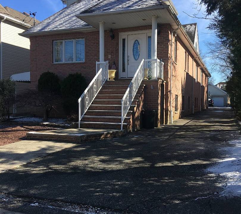 1st image of 107 Bedell Ave