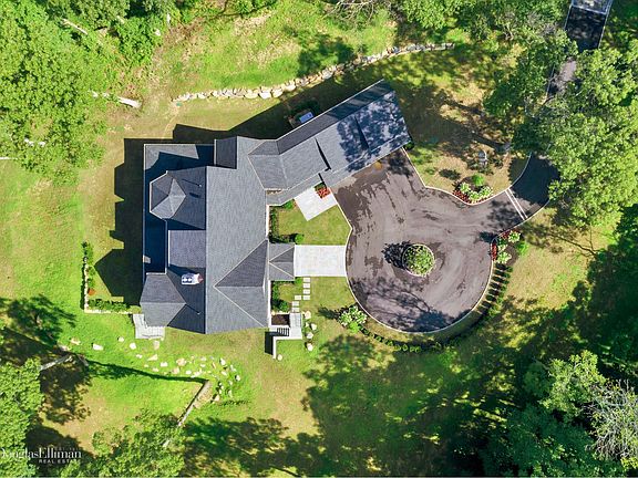 3rd image of 9 Wildwood Ct