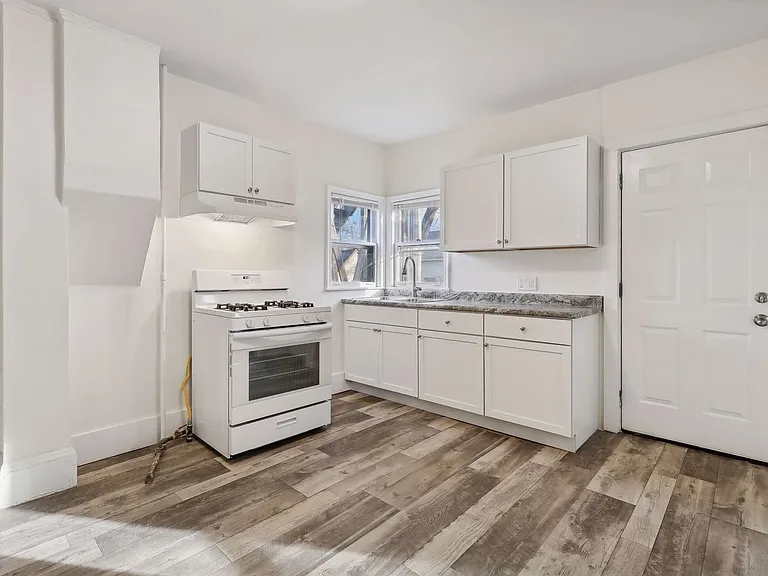 283 Harrison Ave — Photo 10