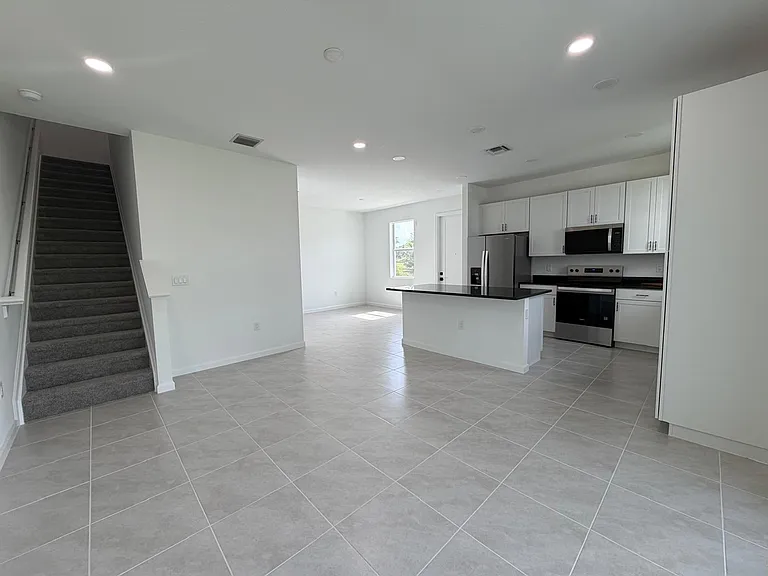 4402 Longwood — Photo 6