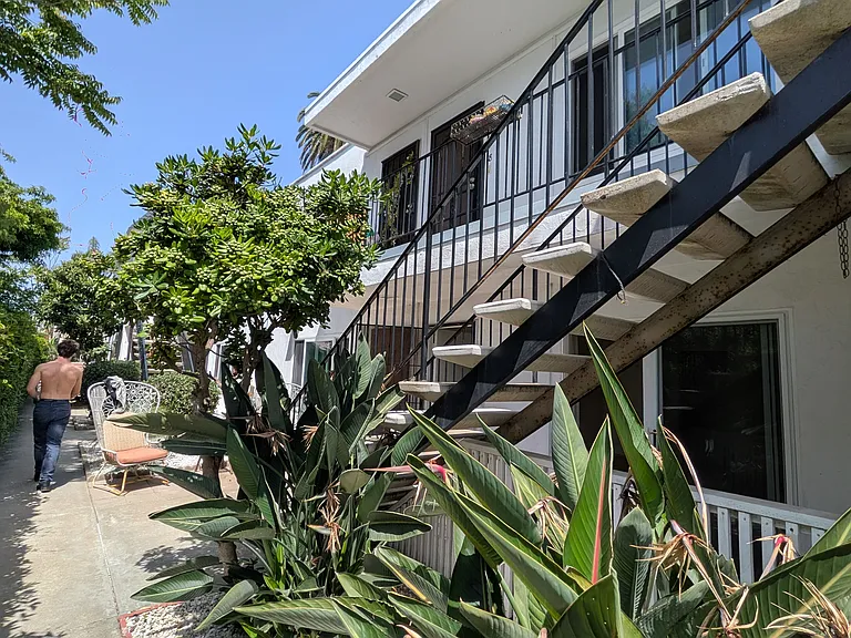 4867 Santa Cruz Ave #4 — Photo 15