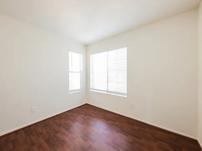 8449 W Wethersfield Rd — Photo 13