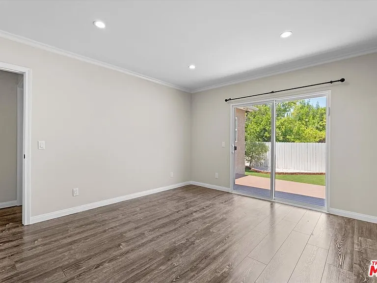 18725 Martha St — Photo 23