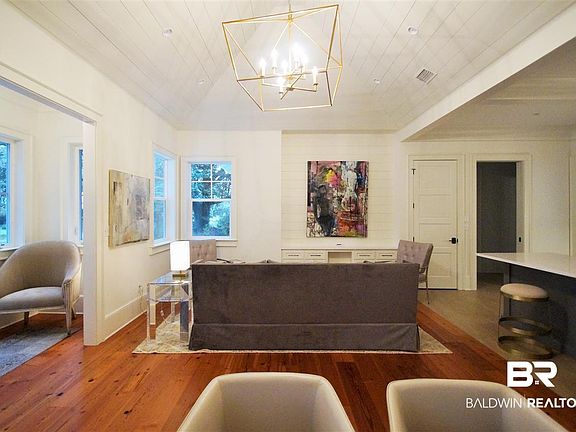 3rd image of 303 S Bayview St