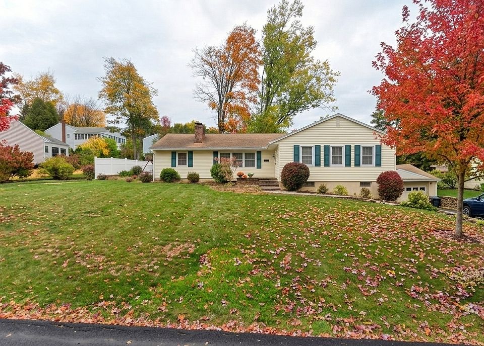 1st image of 310 Crest Dr