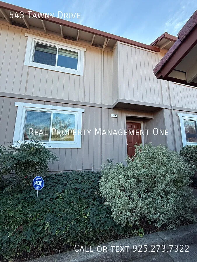 Stunning 3 Bd, 2.5 Bath Townhome in a Great Pleasanton Neighborhood — Photo 3