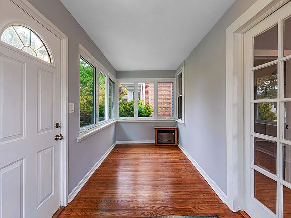 4th image of 2527 Westover Ave