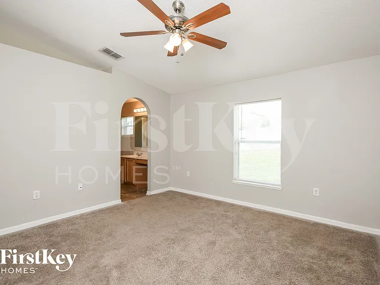 926 Killarney Ln — Photo 9