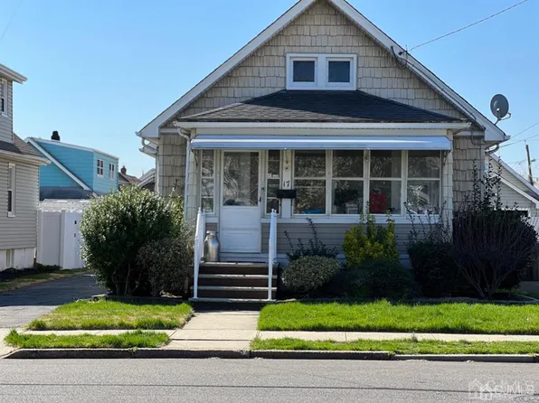 17 Jean Ct, Woodbridge, NJ 07095