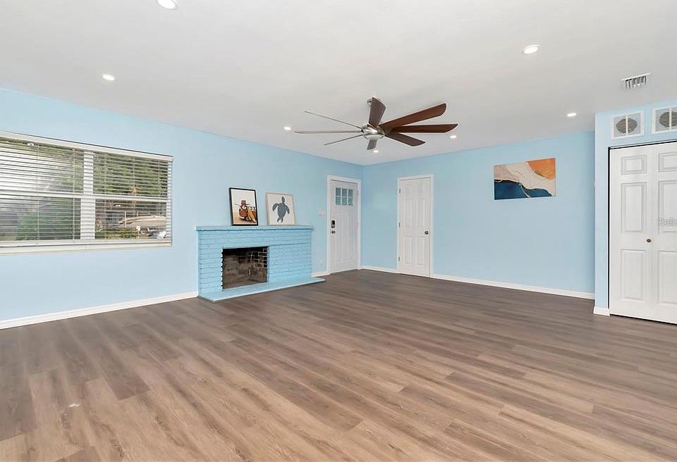 トップス house on the hill S/S size100 4512 26th Ave S, Tampa, FL 33619 | MLS #A4695330 | Zillow
