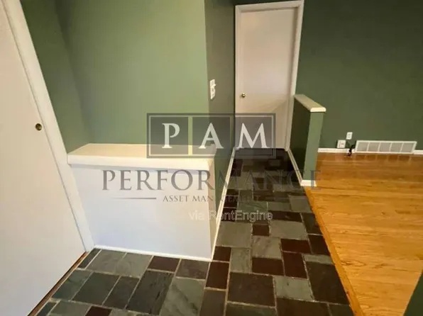 8862 N Malibu Dr, Bayside, WI 53217