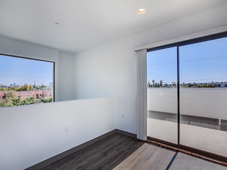 4252 Lockwood Ave #6 — Photo 11