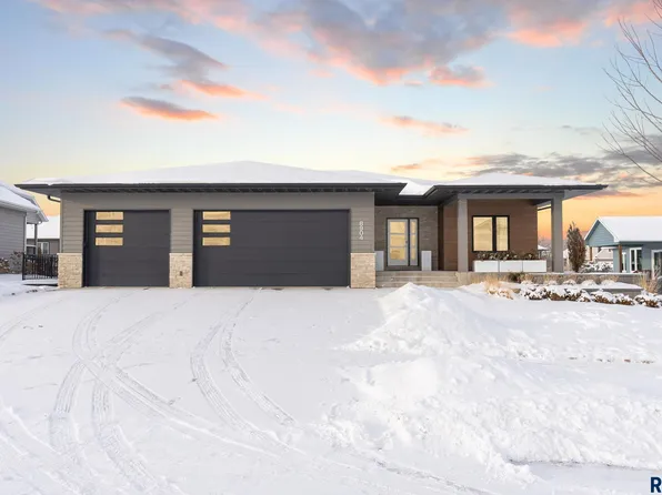 8904 E Basswood Ln, Sioux Falls, SD 57110