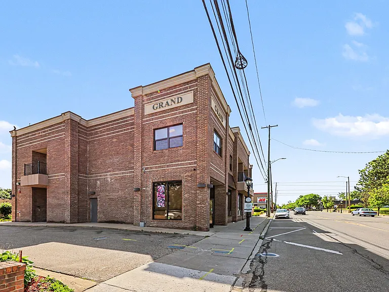 32821 Grand River Ave #B — Photo 15