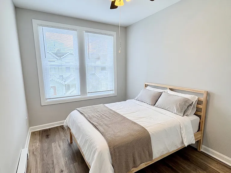 6525 Saybrook Ave — Photo 10