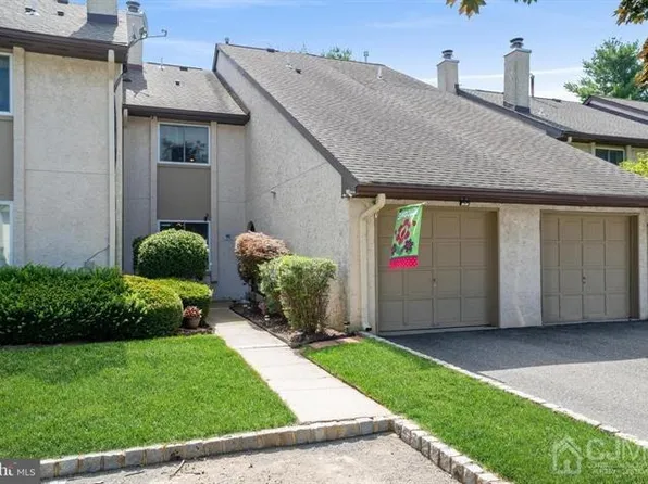 16 Thoreau Dr, Plainsboro, NJ 08536