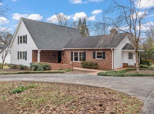 2786 Robinhood Rd, Winston Salem, NC 27106