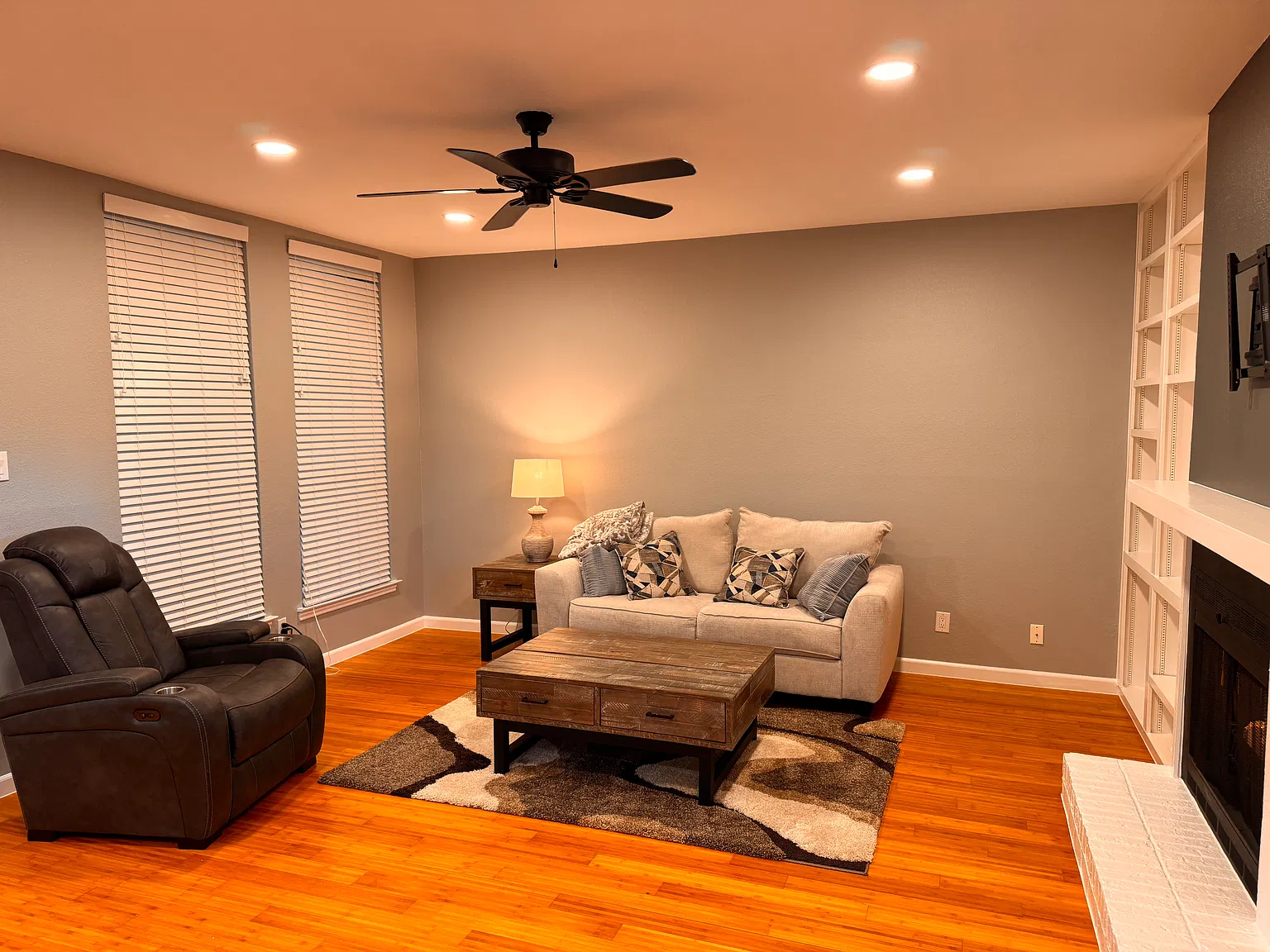7525 Holly Hill Dr — Photo 3