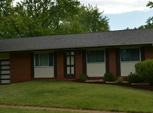 1916 Valley Park Rd, Fenton, MO 63026