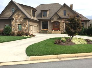 2076 Sawyers Pond Dr, Johnson City, TN 37604