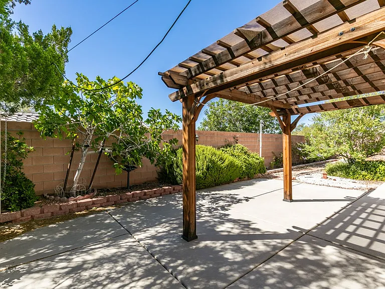 2760 Saigon Dr — Photo 7