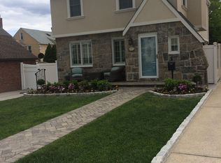 16660 24th Ave, Whitestone, NY 11357