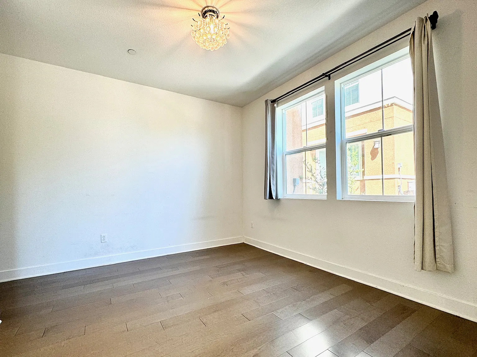 4 bed, 3.5 bath, 2026 sqft, $4,600 — Photo 3