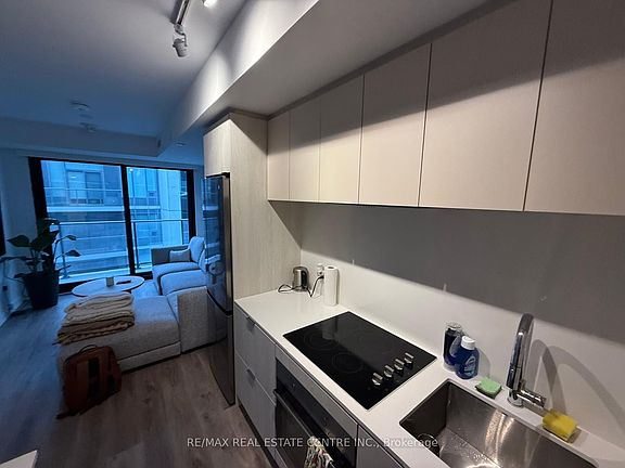 5th image of 1 Jarvis St #1412