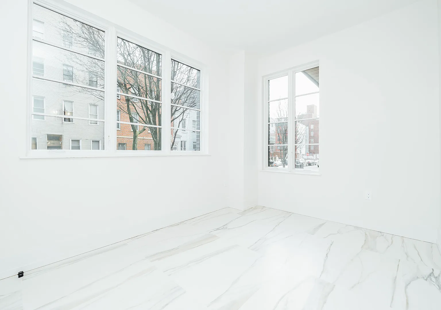 987 Willoughby Ave — Photo 3