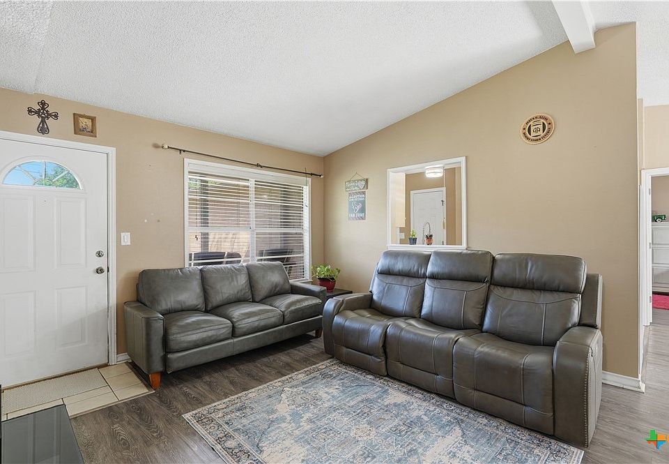 1st image of 629 Creek Dr