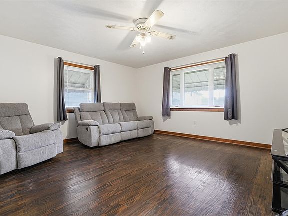 5th image of 240 Waddell Ave