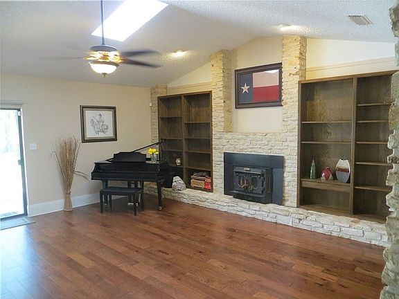 3rd image of 243 Mesa Dr