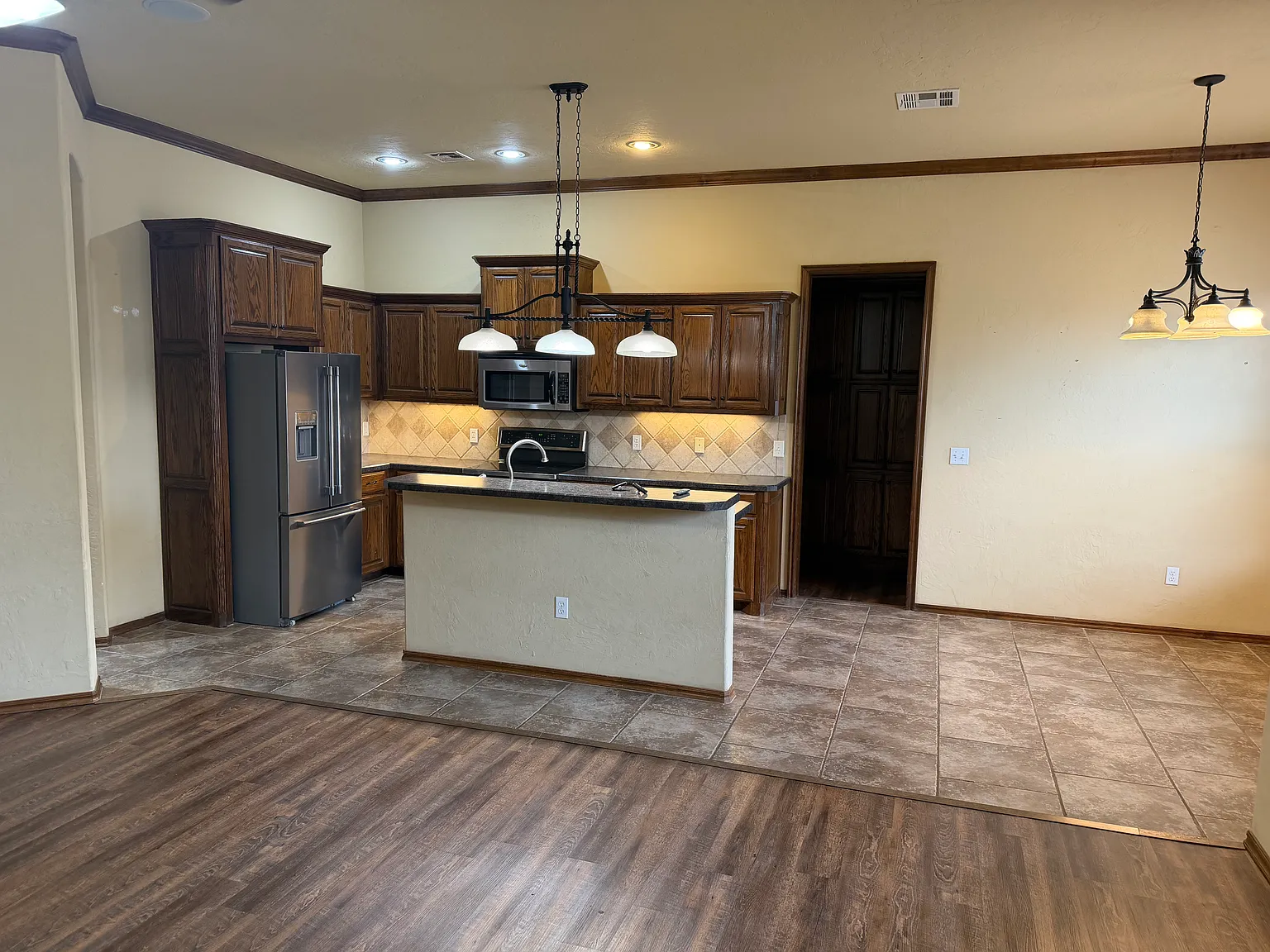 3 bed, 1639 sqft, $1,850 — Photo 3