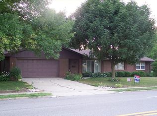 109 S Regency Dr, Bloomington, IL 61701