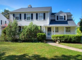 2666 Rocklyn Rd, Shaker Heights, OH 44122