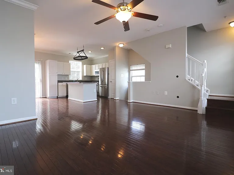 21786 Dragons Green Sq — Photo 5