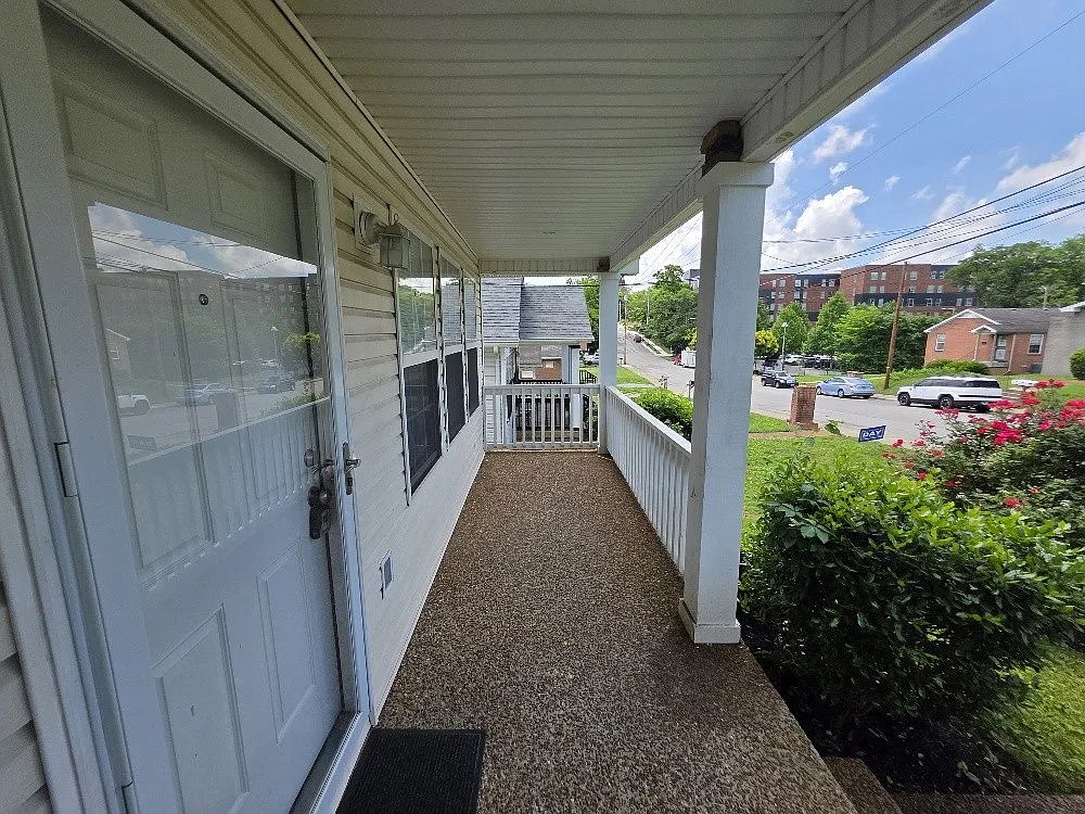 3 bed, 2.0 bath, 1288 sqft, $1,925 — Photo 3