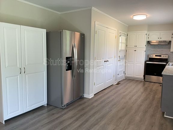 4th image of 2402 Wellington St